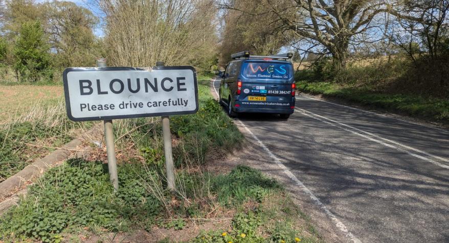 Electrician in Blounce