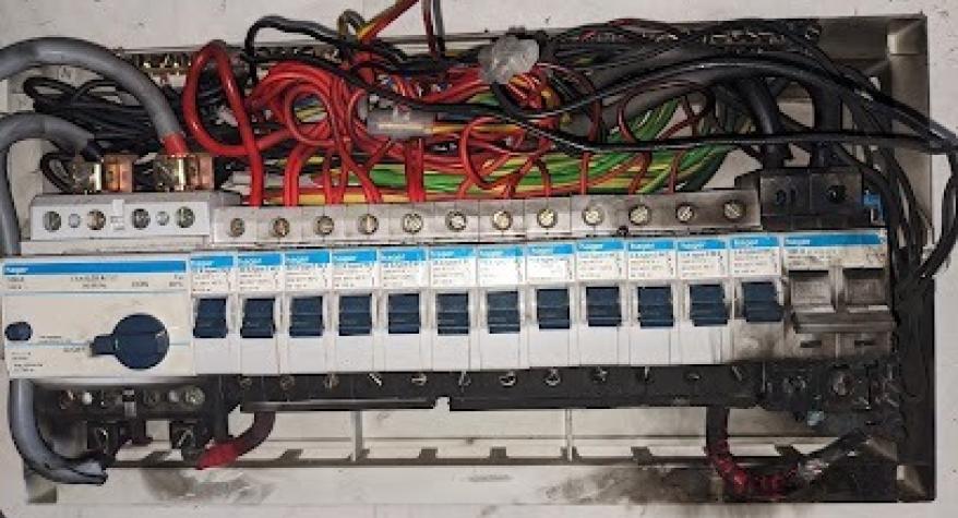 Burnt-Out Fuse Board in Four Marks: The Danger of Loose Electrical Connections